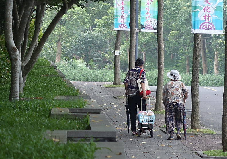 入住機構，絕不是拋棄他們