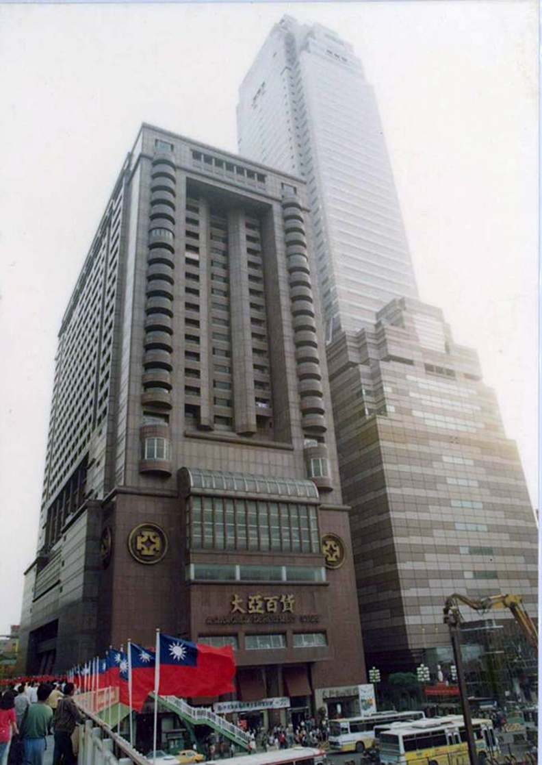 大亞百貨結束營業之後 「3年魔咒」上身的亞洲廣場大樓_img_1