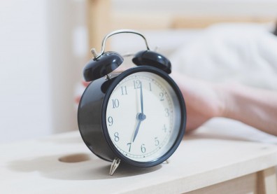 你貪睡，就輸了！一直按鬧鈴貪睡鈕的2個負面影響