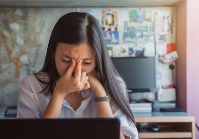 近視雷射手術後度數還會加深嗎？醫：體質和用眼習慣是關鍵
