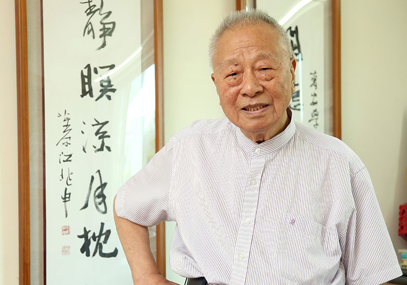 前經建會副主委葉萬安。