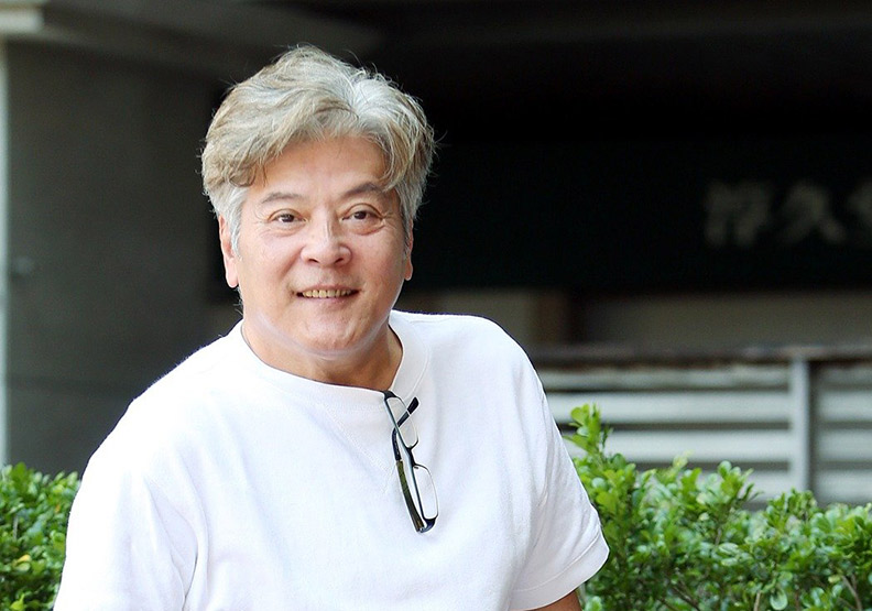 一個人也很好！「守著陽光守著你」資深演員龍隆的自在人生