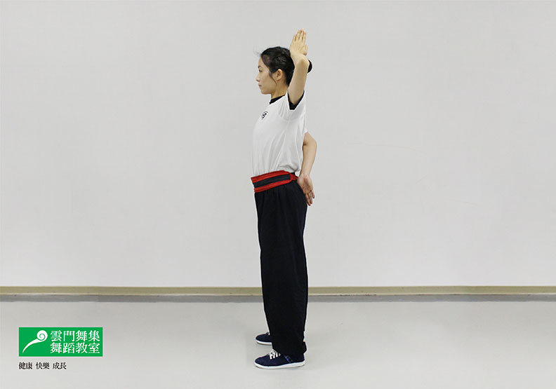 坐著時常弓著身體?練習脊椎「撐拔」讓背部覺醒_img_1