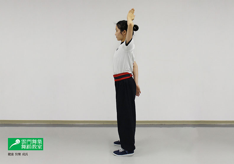 坐著時常弓著身體?練習脊椎「撐拔」讓背部覺醒_img_2