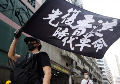 香港反送中重創旅遊，人潮、錢潮湧進新加坡