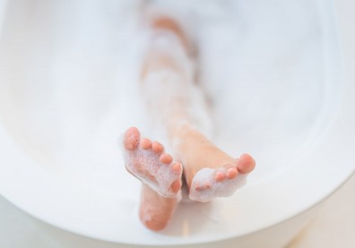 天冷泡澡15分鐘為限！防心臟傷害出現這些症狀快起身