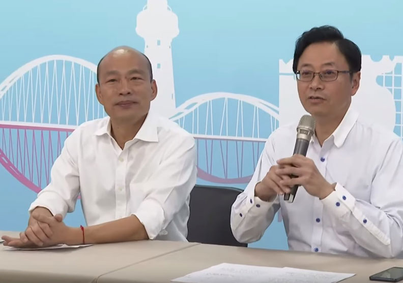 圖／高雄市長韓國瑜（左）今召開記者會正式宣布搭檔參選人為前行政院長張善政（右）。截圖自youtube