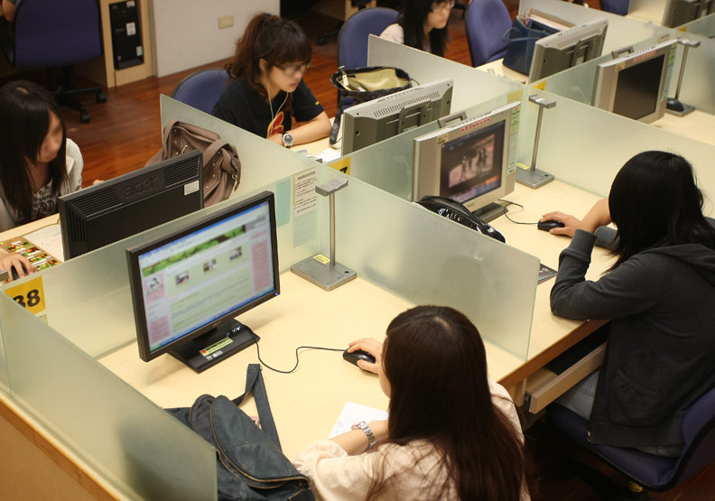台灣的學生只想把書念好，拿到好成績，而無法抓住機會實現夢想，僅為情境配圖。遠見蘇義傑攝影