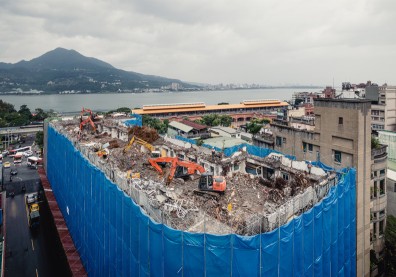 一年內協調拆除淡水捷運海砂屋，新北市府展現老舊危樓都更魄力