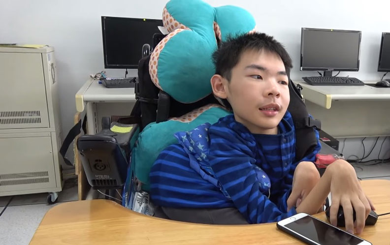 「我不知道我還能活多久！」19歲肌萎男孩奮鬥故事令人淚崩_img_2