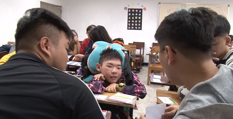 「我不知道我還能活多久！」19歲肌萎男孩奮鬥故事令人淚崩_img_1