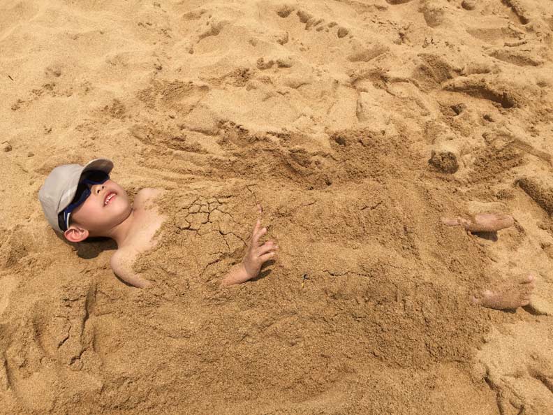 別怕孩子弄髒！玩沙的5大效果，可不只是刺激大腦發展_img_2