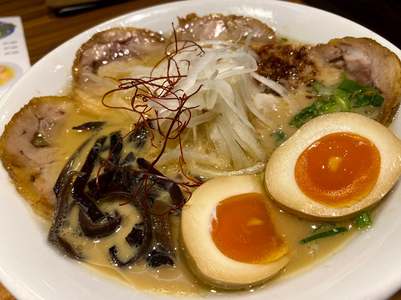 【魚夫專欄】吃麵又吃驚,桃捷美食雞玉錦拉麵_img_1