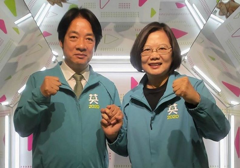 「英德配」沒驚喜！賴清德「撲克臉」與小英笑顏逐開成反比