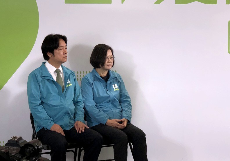 「英德配」沒驚喜!賴清德「撲克臉」與小英笑顏逐開成反比_img_1