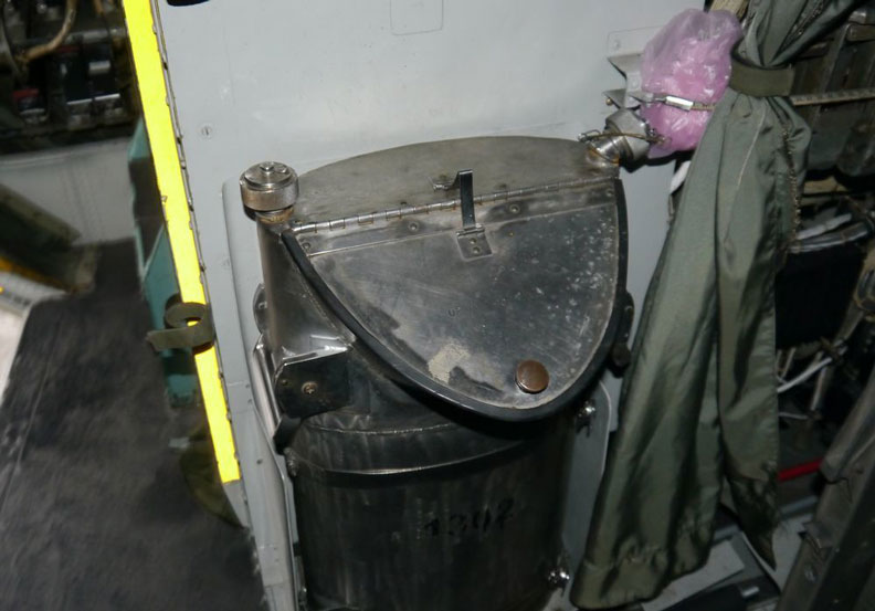 F16飛官什麼都不怕就怕內急!他們如何解決「方便」這檔事?_img_3