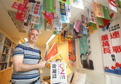 30年前一場意外，讓鮑彤變成最懂台灣政治的「老外」