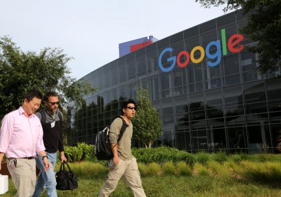 科技巨頭步步進逼，銀行業被迫與敵共枕