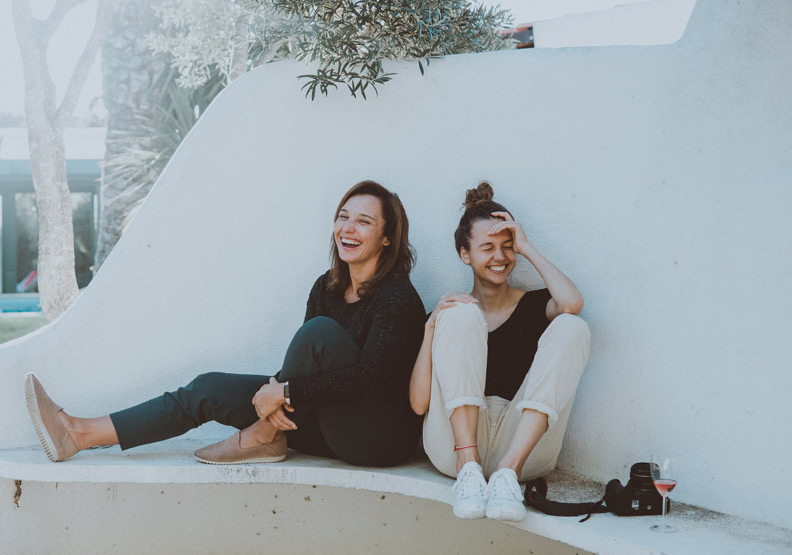 找到同伴,和同伴朝向相同的目標一起並肩奮鬥,會遠比一個人努力來得輕鬆,也更容易成長。取自pexels