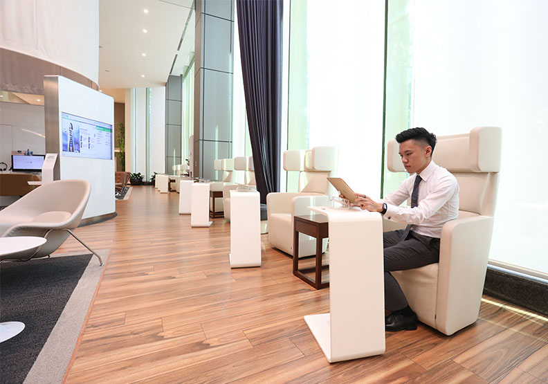 圖／渣打銀行正在台灣布局「高低兩桿的M型化操作策略」──「高端貴金客群」到「數位小資族」。