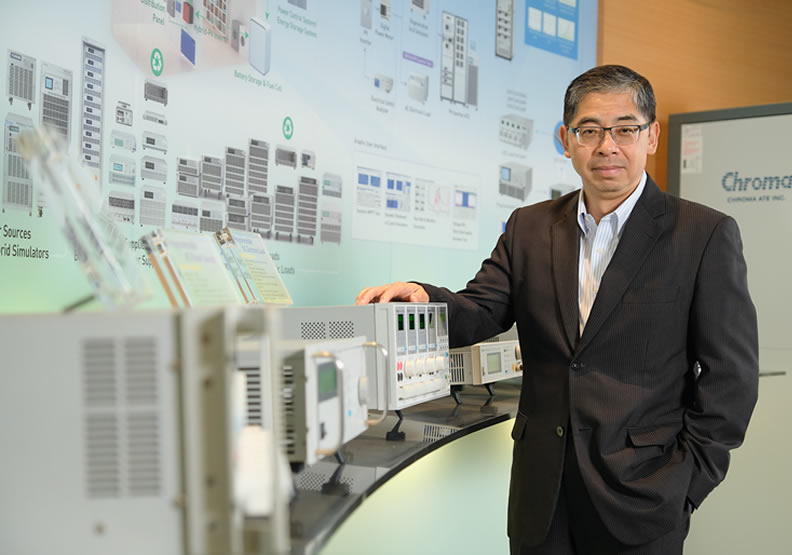 (圖說: 致茂電子曾一士總經理說明致茂電子的技術都是自主研發，極微小電流量測儀器也不例外)