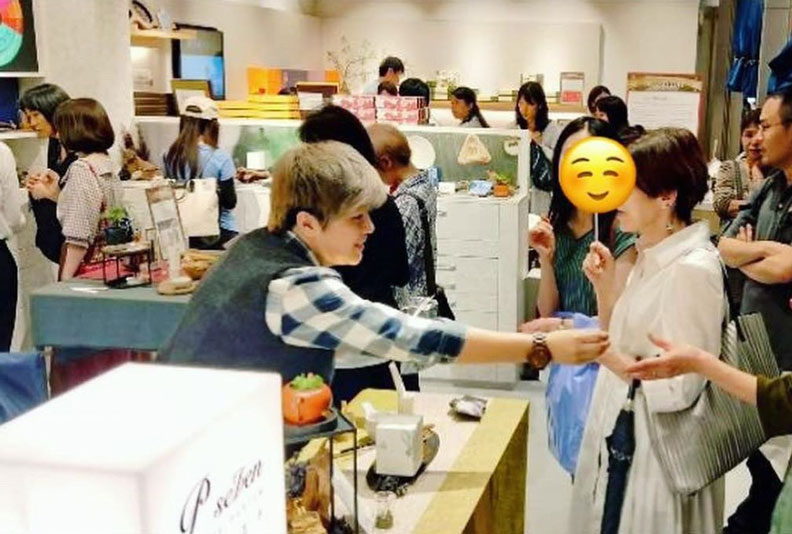 圖／潘雨晴在誠品生活日本橋裡的櫃位大受日本客的歡迎。取自p.seven instagram