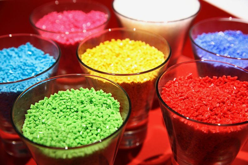 圖說: 在化學技術上，奇美解決重合技術問題，讓製程得以轉型為連續式生產，大幅提升效率。