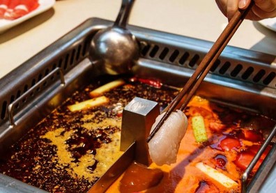 熱騰騰鍋底、滑嫩鴨血、吸飽湯汁的豆腐…一吃暖起來的20家麻辣鍋！