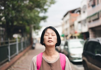 熟齡維持白髮變成流行，但真的適合嗎？