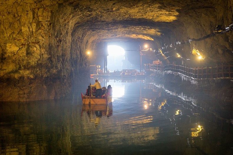 位於南竿的北海隧道,已從戰地轉變為極具特色的旅遊景點。