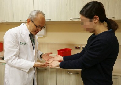 手腳冰冷不一定是血液循環差，還可能是「冷凝球蛋白血症」