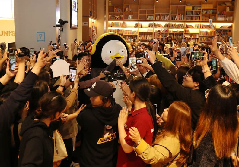 韓國青年為何迷上這隻粗俗大企鵝？它還打敗韓團BTS奪下年度風雲人物_img_2