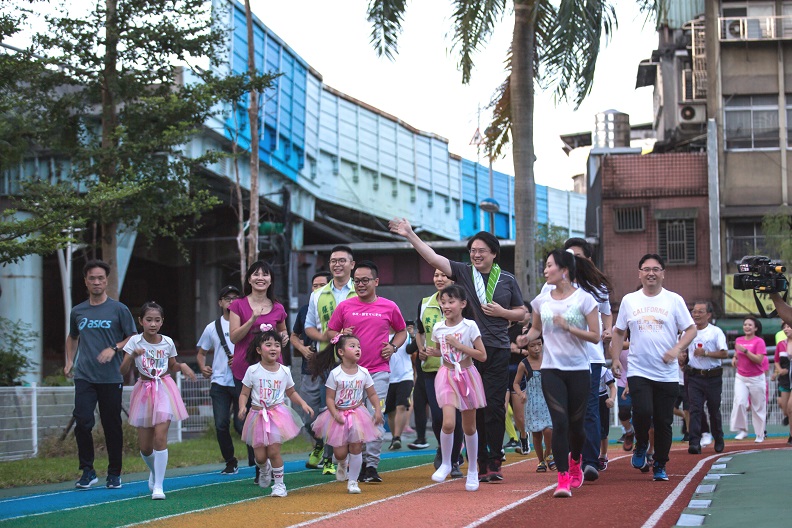 基隆躋身施政前段班,林右昌「鏟」出港都新風範_img_4