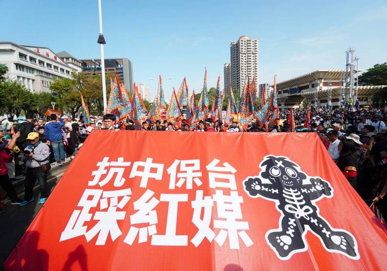 最遙遠的3.8公里!「挺韓、罷韓」大遊行創造三個史上第一_img_14