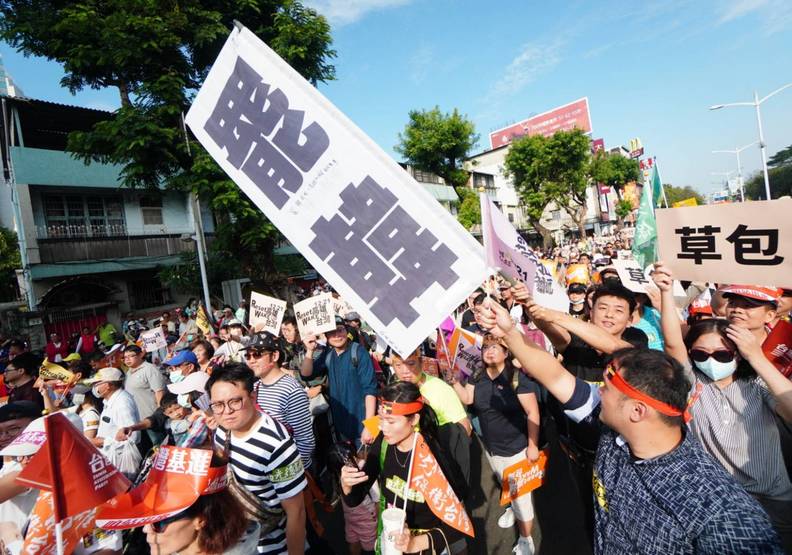 最遙遠的3.8公里!「挺韓、罷韓」大遊行創造三個史上第一_img_12