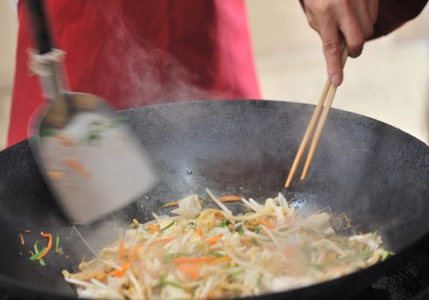 夫妻經營自助餐，先生才因肺癌過世，她也發現腫瘤！怎麼回事？