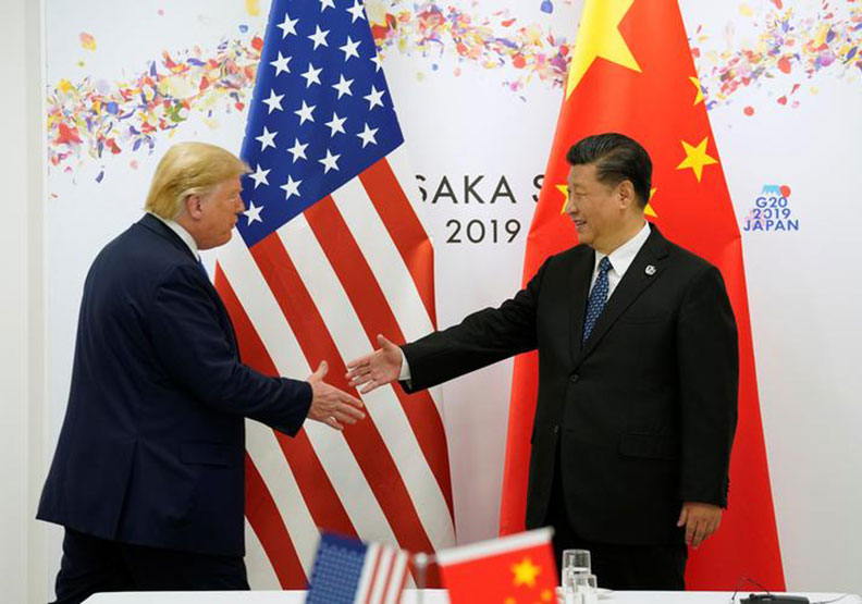 為美國總統川普（左）與中國國家主席習近平（右）2019 年 6 月在日本G20峰會上會面資料畫面。達志影像