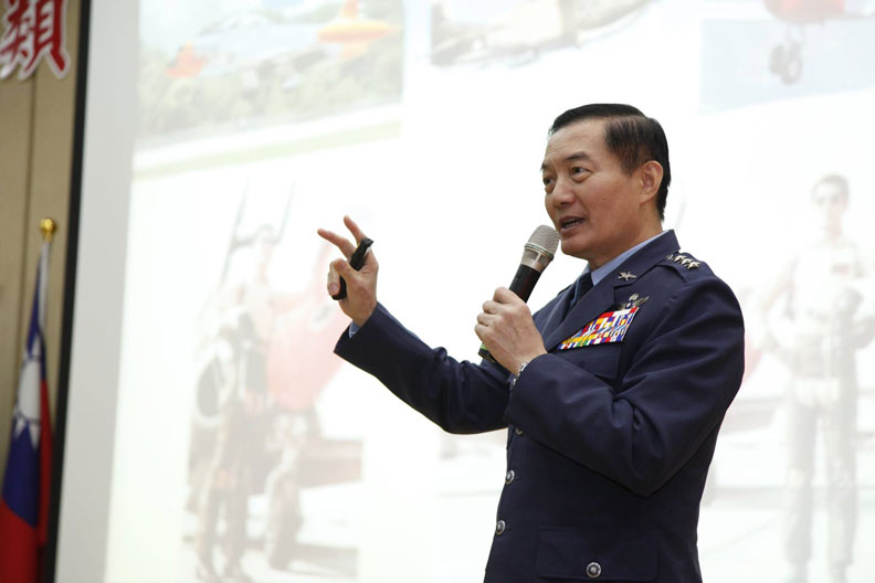 參謀總長沈一鳴搭黑鷹迫降!創空軍史上最嚴重人員失事_img_1