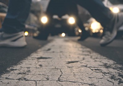 「信念」這回事：十字路口不要站太久，站久了一定會被撞