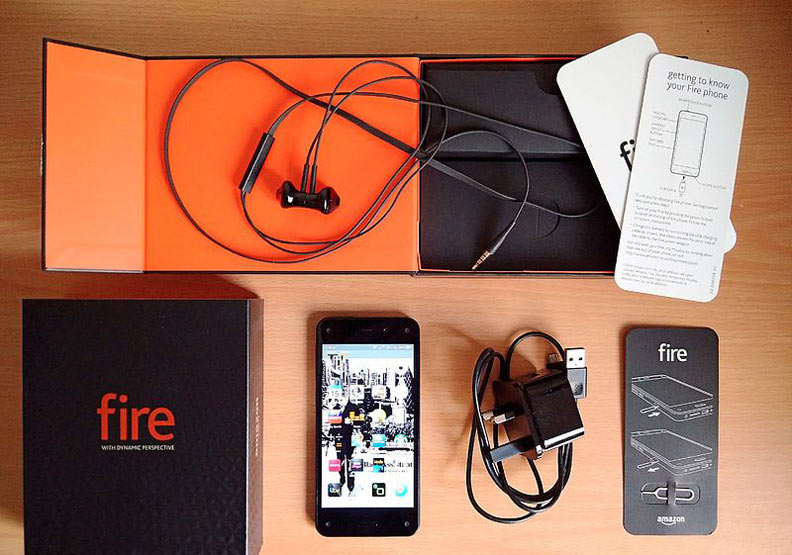 圖／亞馬遜出品的「Fire Phone」智慧型手機。（取自wikimedia commons）