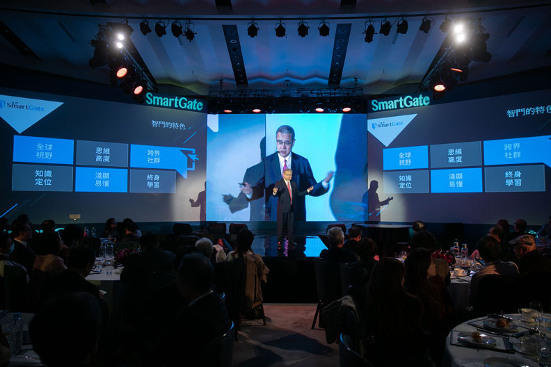 黃齊元創辦了知識社群平台「智門」，希望能用「庶民的語言」，包裝「總裁的視野」，幫助讀者在茫茫的資訊中找到學習的方向。智門提供