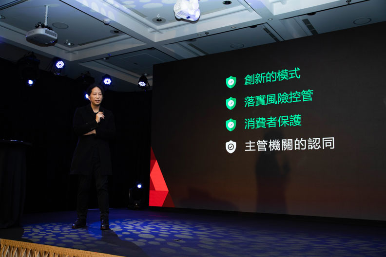 胡亦嘉大膽創新的風格,多次觸犯金管會天條。池孟諭攝