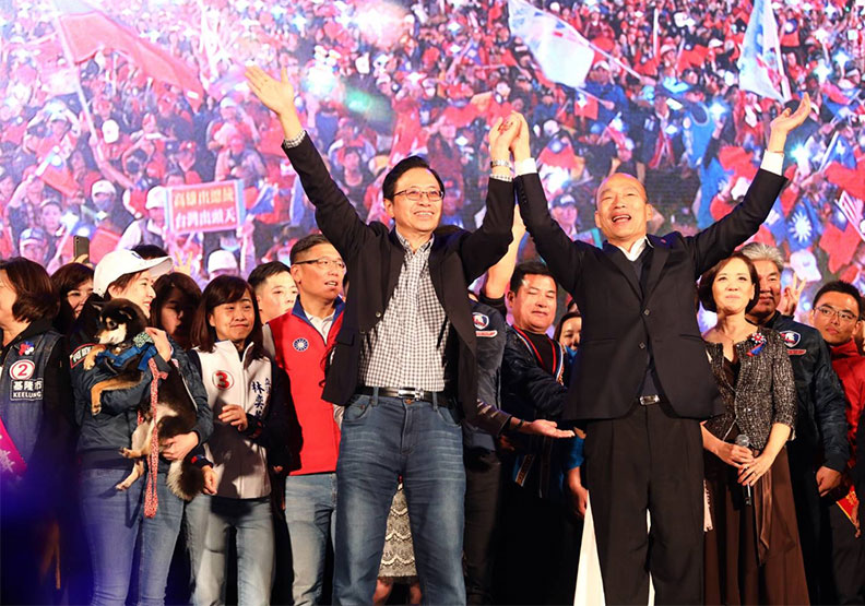 圖／國民黨總統參選人韓國瑜（右）、副總統參選人張善政（左）。池孟諭攝