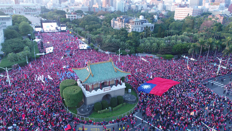 韓國瑜凱道造勢現場在下午兩點就湧入大批民眾等候聚集。韓辦提供