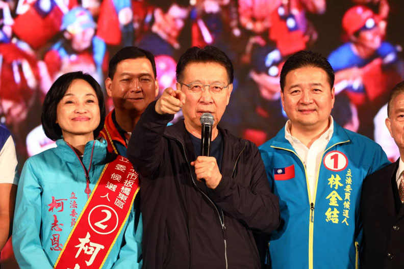 藍營政治方面的攻防，或許就會全權交給趙少康、韓國瑜，或者戰鬥藍小雞處理。池孟諭攝