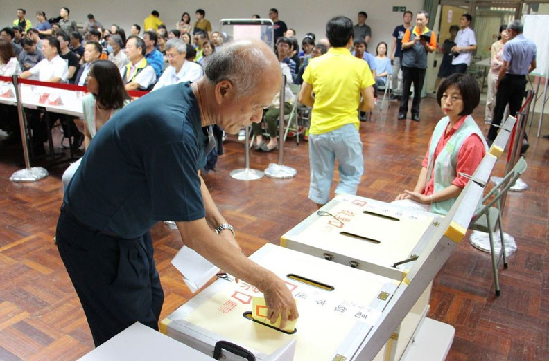 選民應學習理性、平時心看待選舉,也要尊重他人想法,才是民主國家的真正價值。聯合報系提供