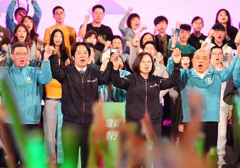 圖／民進黨總統候選人蔡英文（右）、副總統候選人賴清德（左）。陳之俊攝