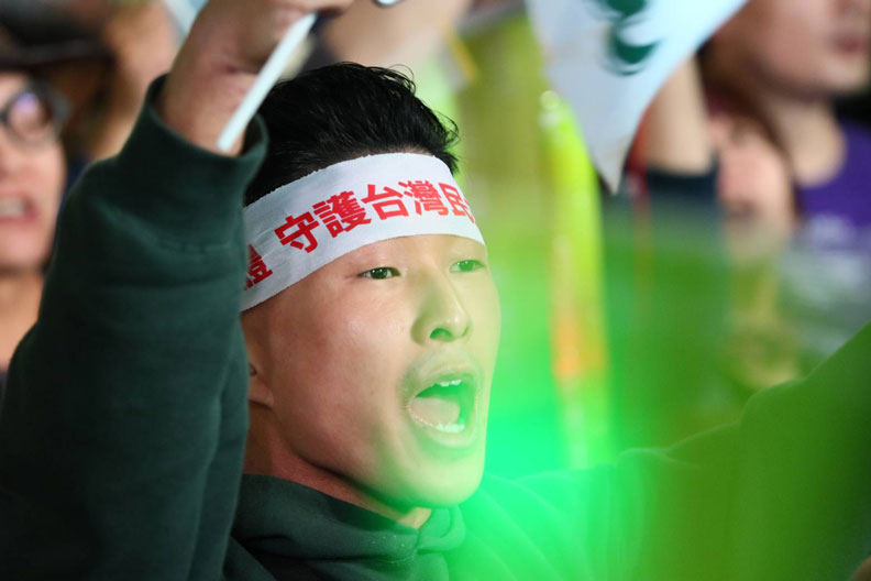 蔡英文造勢晚會現場群眾。陳之俊攝