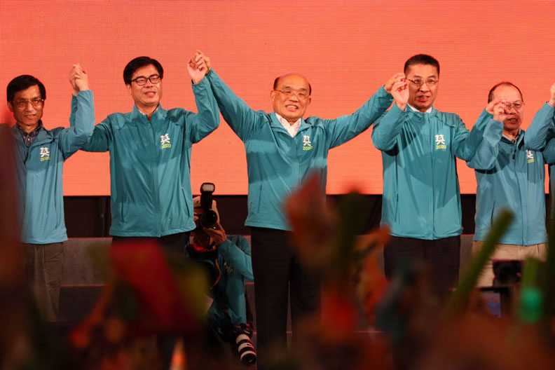 行政院長蘇貞昌率領行政團隊為蔡英文站台。陳之俊攝