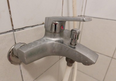 浴室水垢水鏽到底怎麼產生？大掃除必看，各種污垢清除方法分析